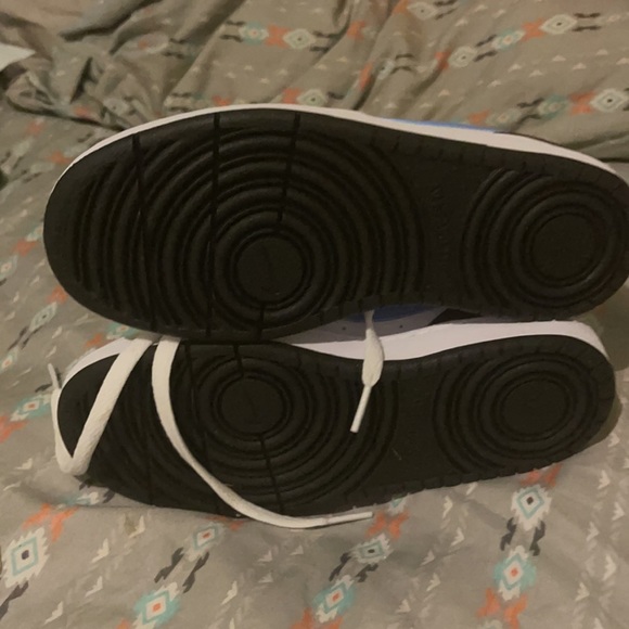 Nikes - Picture 4 of 10